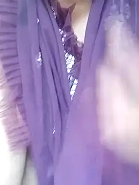 Snapshot of Beautifulsex4u chatting on February 23, 10:49 am Beautifulsex4u online show from February 23, 10:49 am