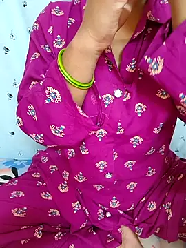 Snapshot of Beautifulsex4u chatting on October 18, 5:57 pm Beautifulsex4u online show from October 18, 5:57 pm