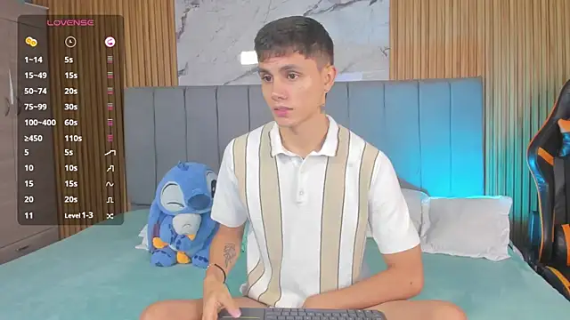 Snapshot of DustinLevine chatting on June 24, 12:26 pm DustinLevine online show from June 24, 12:26 pm