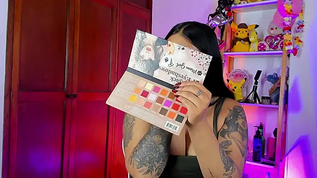 eymy-hadid online show from November 7, 8:53 pm