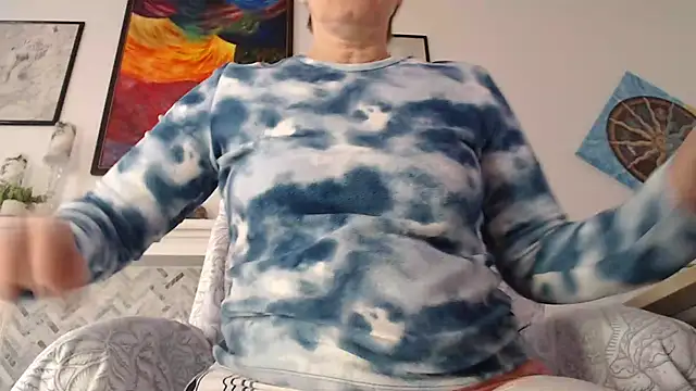 AuroraWillows online show from February 2, 7:45 pm