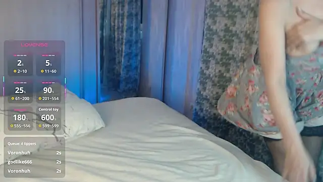 Snapshot of Ani--ina chatting on June 4, 5:35 am Ani--ina online show from June 4, 5:35 am
