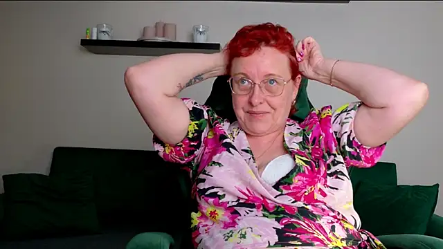 Snapshot of JoannaAndNeighbour chatting on June 11, 8:56 am JoannaAndNeighbour online show from June 11, 8:56 am