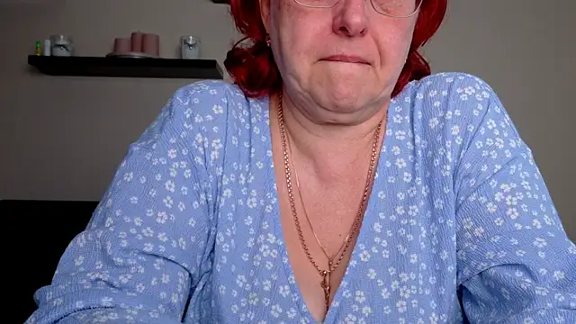 Snapshot of JoannaAndNeighbour chatting on June 17, 8:06 am JoannaAndNeighbour online show from June 17, 8:06 am
