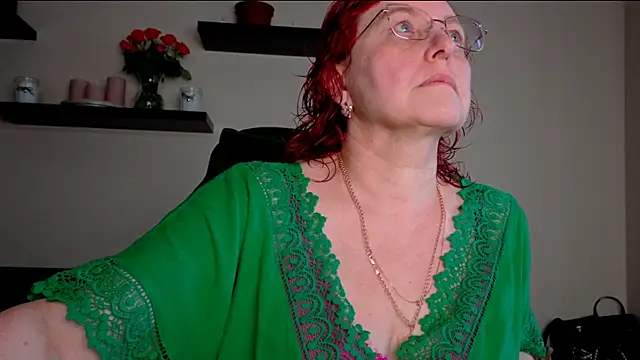 Snapshot of JoannaAndNeighbour chatting on June 21, 9:01 am JoannaAndNeighbour online show from June 21, 9:01 am