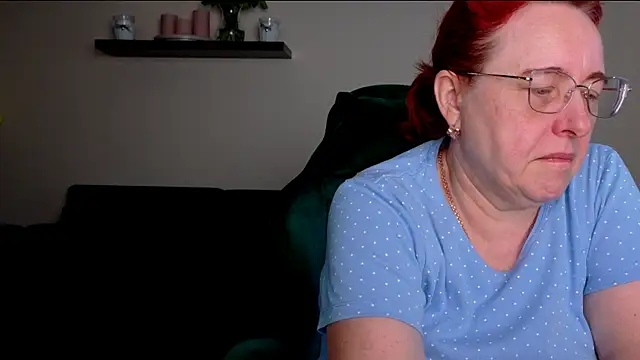 Snapshot of JoannaAndNeighbour chatting on June 26, 5:56 am JoannaAndNeighbour online show from June 26, 5:56 am