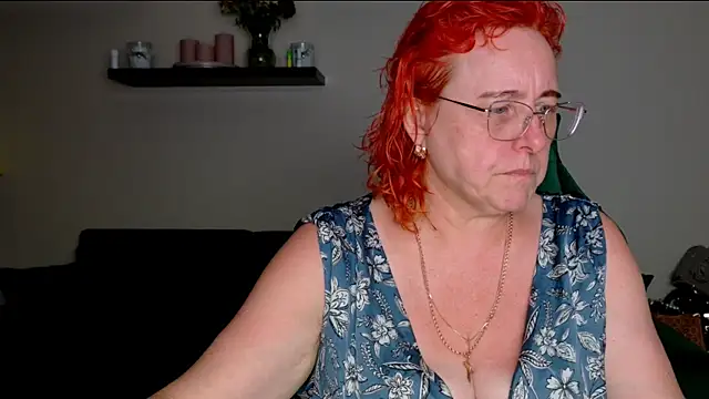 Snapshot of JoannaAndNeighbour chatting on July 5, 2:24 pm JoannaAndNeighbour online show from July 5, 2:24 pm