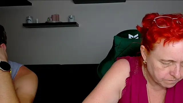 Snapshot of JoannaAndNeighbour chatting on July 13, 10:51 am JoannaAndNeighbour online show from July 13, 10:51 am