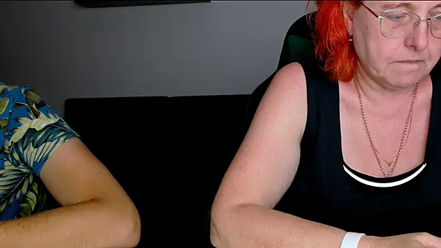 Snapshot of JoannaAndNeighbour chatting on July 28, 5:56 pm JoannaAndNeighbour online show from July 28, 5:56 pm