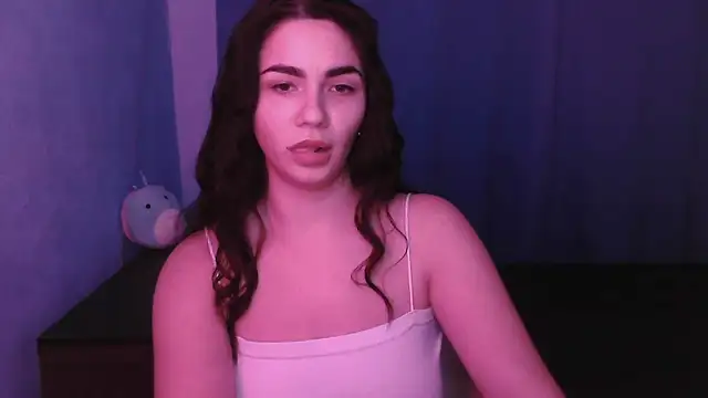 Snapshot of HannahMeid chatting on December 16, 7:54 pm HannahMeid online show from December 16, 7:54 pm