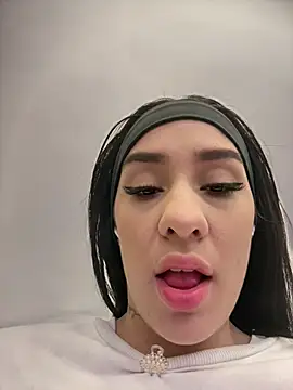 Snapshot of __IRIS__ chatting on May 8, 1:49 pm IRIS online show from May 8, 1:49 pm
