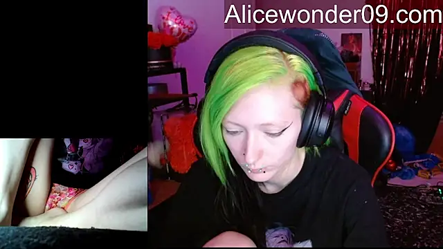 alicewonder09 online show from February 19, 6:09 am