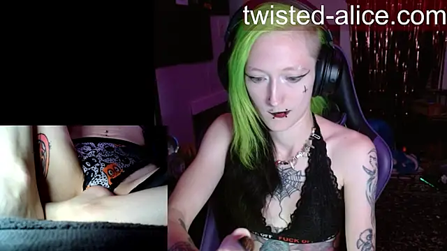 Snapshot of alicewonder09 chatting on July 2, 3:17 am alicewonder09 online show from July 2, 3:17 am