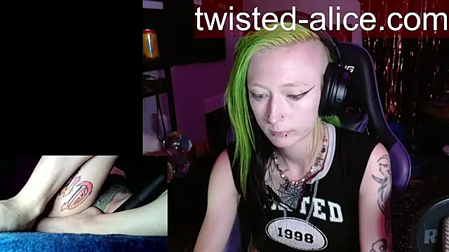 Snapshot of alicewonder09 chatting on July 13, 3:20 am alicewonder09 online show from July 13, 3:20 am