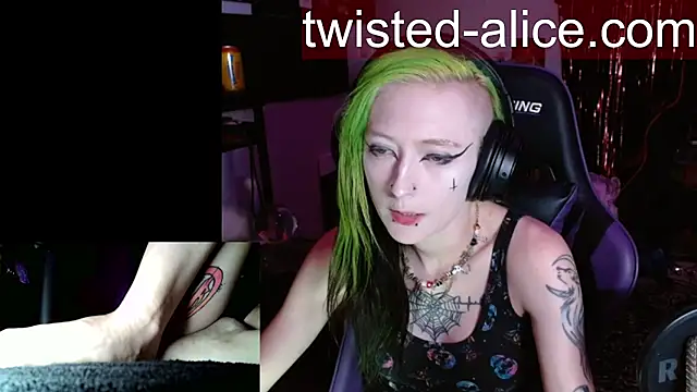 Snapshot of alicewonder09 chatting on July 16, 3:23 am alicewonder09 online show from July 16, 3:23 am