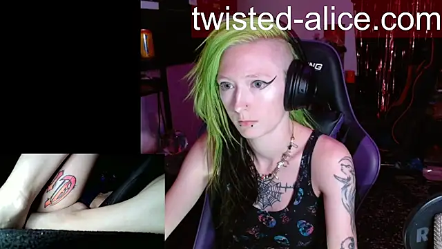 Snapshot of alicewonder09 chatting on July 17, 3:13 am alicewonder09 online show from July 17, 3:13 am
