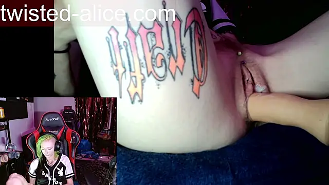 Snapshot of alicewonder09 chatting on July 18, 3:22 am alicewonder09 online show from July 18, 3:22 am