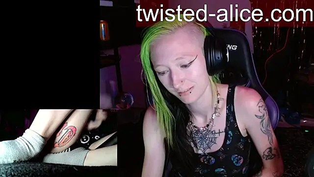 Snapshot of alicewonder09 chatting on July 19, 2:59 am alicewonder09 online show from July 19, 2:59 am