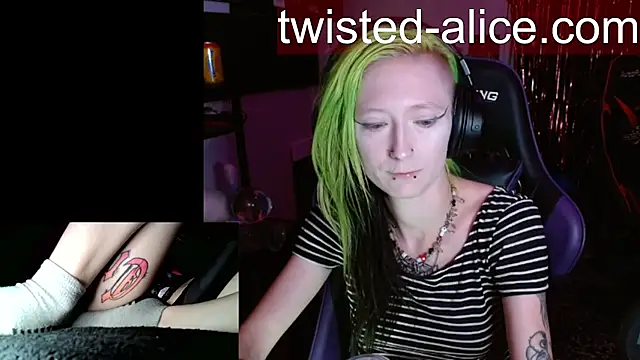 Snapshot of alicewonder09 chatting on July 23, 3:04 am alicewonder09 online show from July 23, 3:04 am