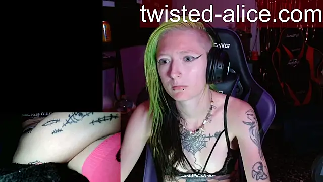 Snapshot of alicewonder09 chatting on July 26, 3:04 am alicewonder09 online show from July 26, 3:04 am