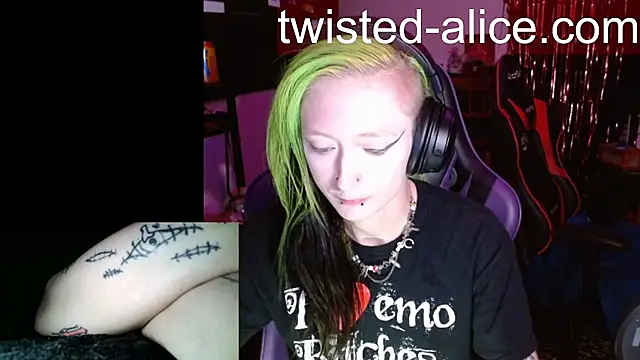 Snapshot of alicewonder09 chatting on July 27, 3:13 am alicewonder09 online show from July 27, 3:13 am