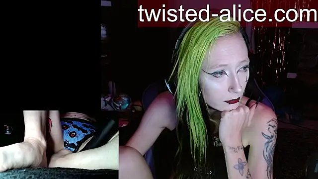 Snapshot of alicewonder09 chatting on July 29, 3:04 am alicewonder09 online show from July 29, 3:04 am