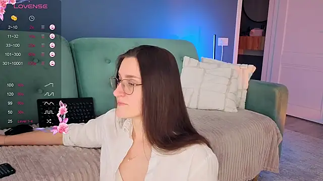 Snapshot of Alexperchik chatting on February 10, 3:27 pm Alexperchik online show from February 10, 3:27 pm