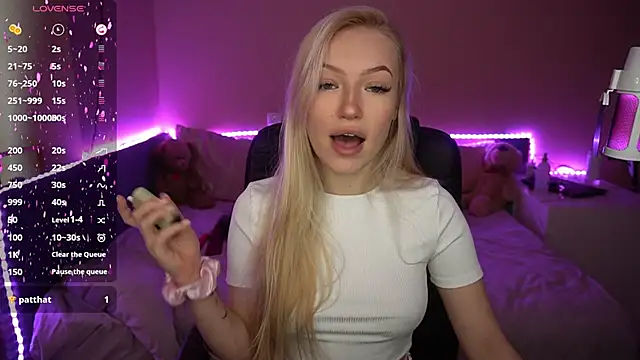 Snapshot of AmandaFiree chatting on February 24, 7:33 am AmandaFiree online show from February 24, 7:33 am