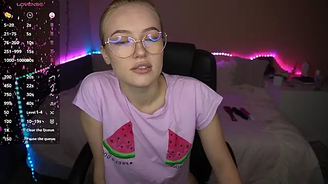 Snapshot of AmandaFiree chatting on October 3, 4:42 am AmandaFiree online show from October 3, 4:42 am