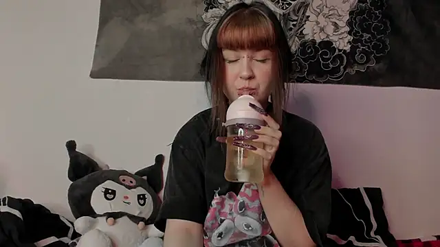 Snapshot of t0riayun0 chatting on December 14, 12:11 am t0riayun0 online show from December 14, 12:11 am