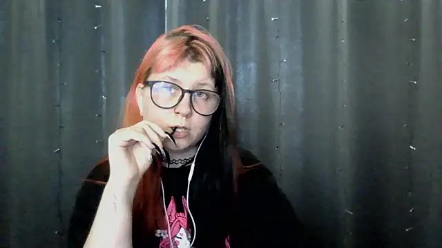 t0riayun0 online show from February 13, 9:05 am