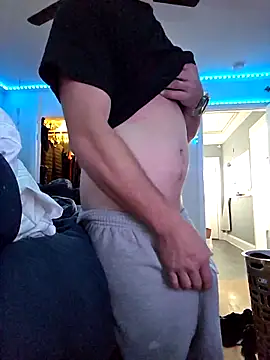 Snapshot of 22sexytwin chatting on February 11, 1:21 am 22sexytwin online show from February 11, 1:21 am