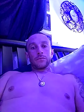 Snapshot of 22sexytwin chatting on May 4, 5:47 am 22sexytwin online show from May 4, 5:47 am