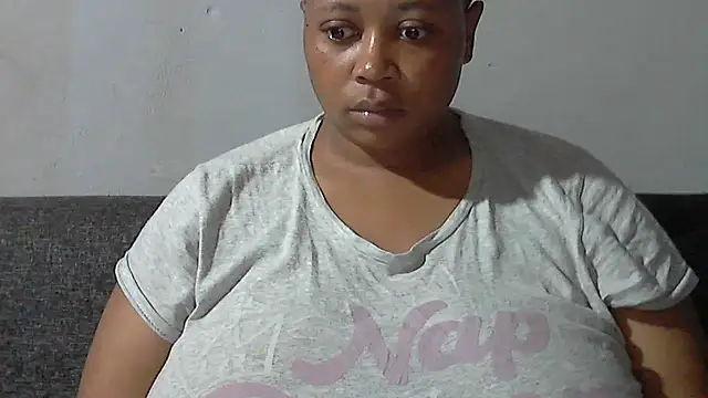 Snapshot of Sexy-queen99xx chatting on November 14, 1:15 am Sexy-queen99xx online show from November 14, 1:15 am