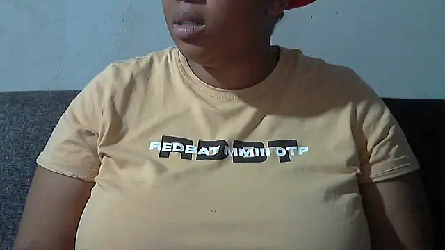 Snapshot of Sexy-queen99xx chatting on December 17, 7:31 pm Sexy-queen99xx online show from December 17, 7:31 pm