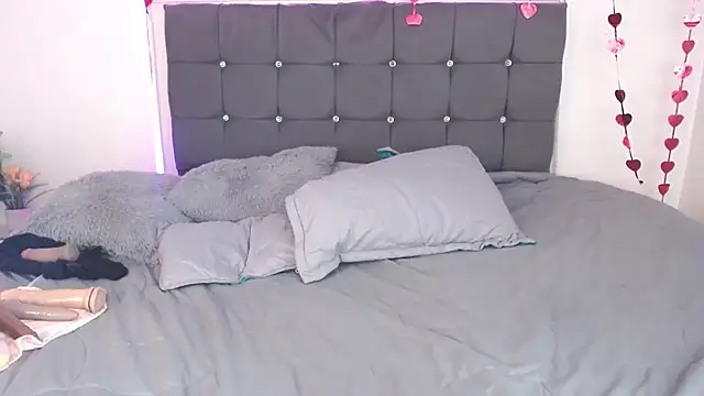 selena yourmilf online show from March 11, 7:25 pm