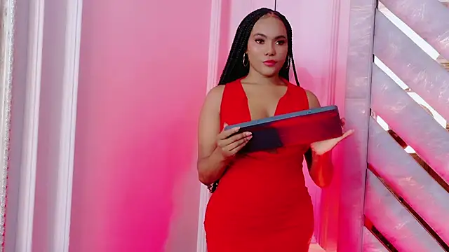 Snapshot of Sara_Boom chatting on June 11, 12:32 am Sara Boom online show from June 11, 12:32 am