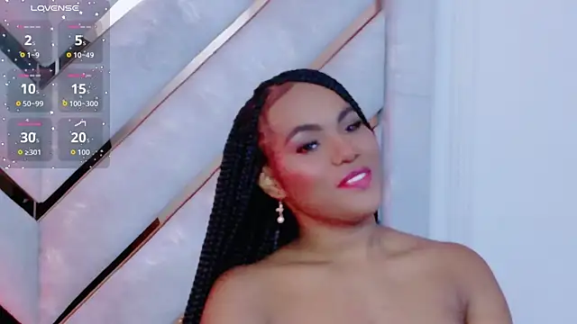 Snapshot of Sara_Boom chatting on June 18, 8:13 pm Sara Boom online show from June 18, 8:13 pm