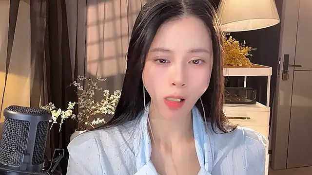 Ocean--Lili online show from April 29, 5:30 pm