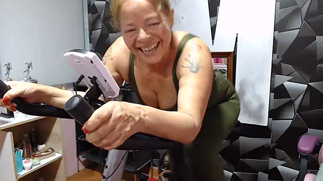 Snapshot of marinadenoche chatting on June 23, 1:36 am marinadenoche online show from June 23, 1:36 am