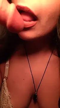 Snapshot of ZaraHoney chatting on March 14, 6:19 am ZaraHoney online show from March 14, 6:19 am