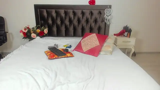 Snapshot of MarciaColins chatting on October 25, 6:57 pm MarciaColins online show from October 25, 6:57 pm