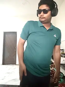 Snapshot of thebrownboi01 chatting on March 11, 1:22 am thebrownboi01 online show from March 11, 1:22 am