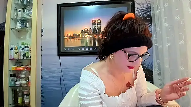 Snapshot of Mature4you44 chatting on February 1, 8:29 am Mature4you44 online show from February 1, 8:29 am