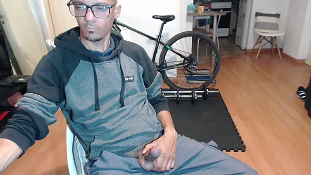 guachin hunk online show from October 19, 6:25 am