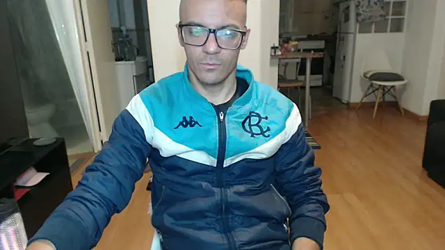 Snapshot of guachin_hunk chatting on May 6, 3:57 am guachin hunk online show from May 6, 3:57 am
