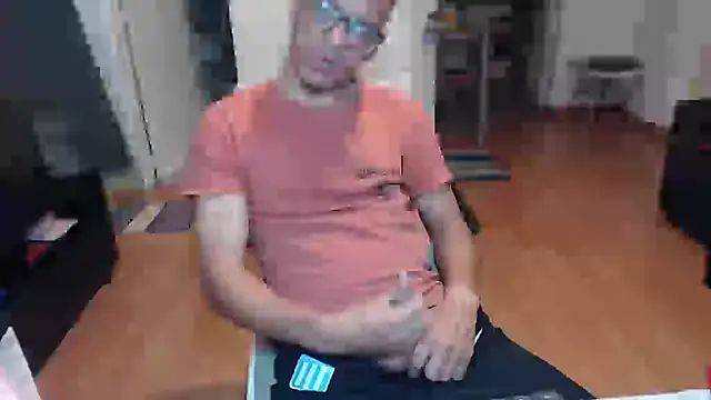 Snapshot of guachin_hunk chatting on May 20, 3:24 am guachin hunk online show from May 20, 3:24 am