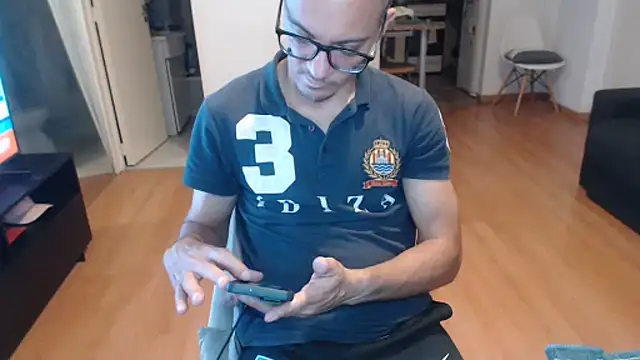 Snapshot of guachin_hunk chatting on June 1, 10:11 pm guachin hunk online show from June 1, 10:11 pm