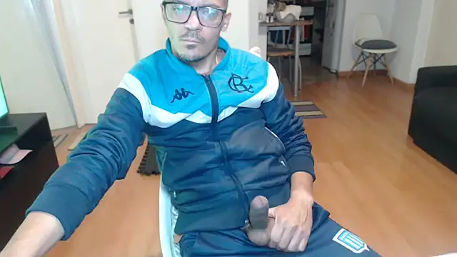 Snapshot of guachin_hunk chatting on June 14, 4:47 am guachin hunk online show from June 14, 4:47 am