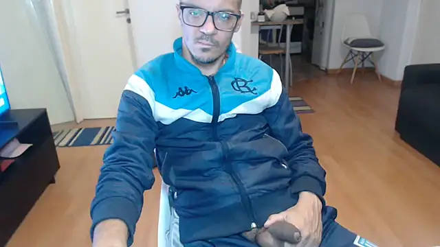 Snapshot of guachin_hunk chatting on June 15, 5:09 am guachin hunk online show from June 15, 5:09 am